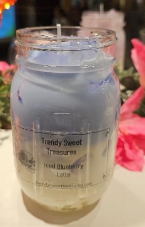 Iced blueberry latte candle